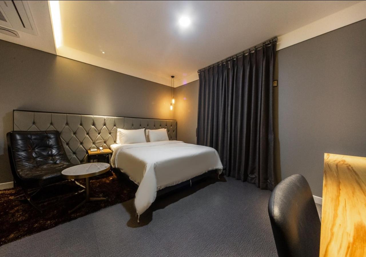 West In Hotel Yeosu Bagian luar foto