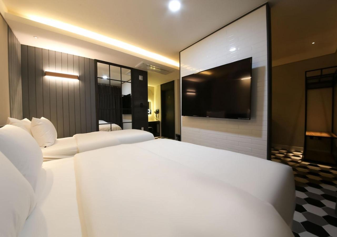 West In Hotel Yeosu Bagian luar foto