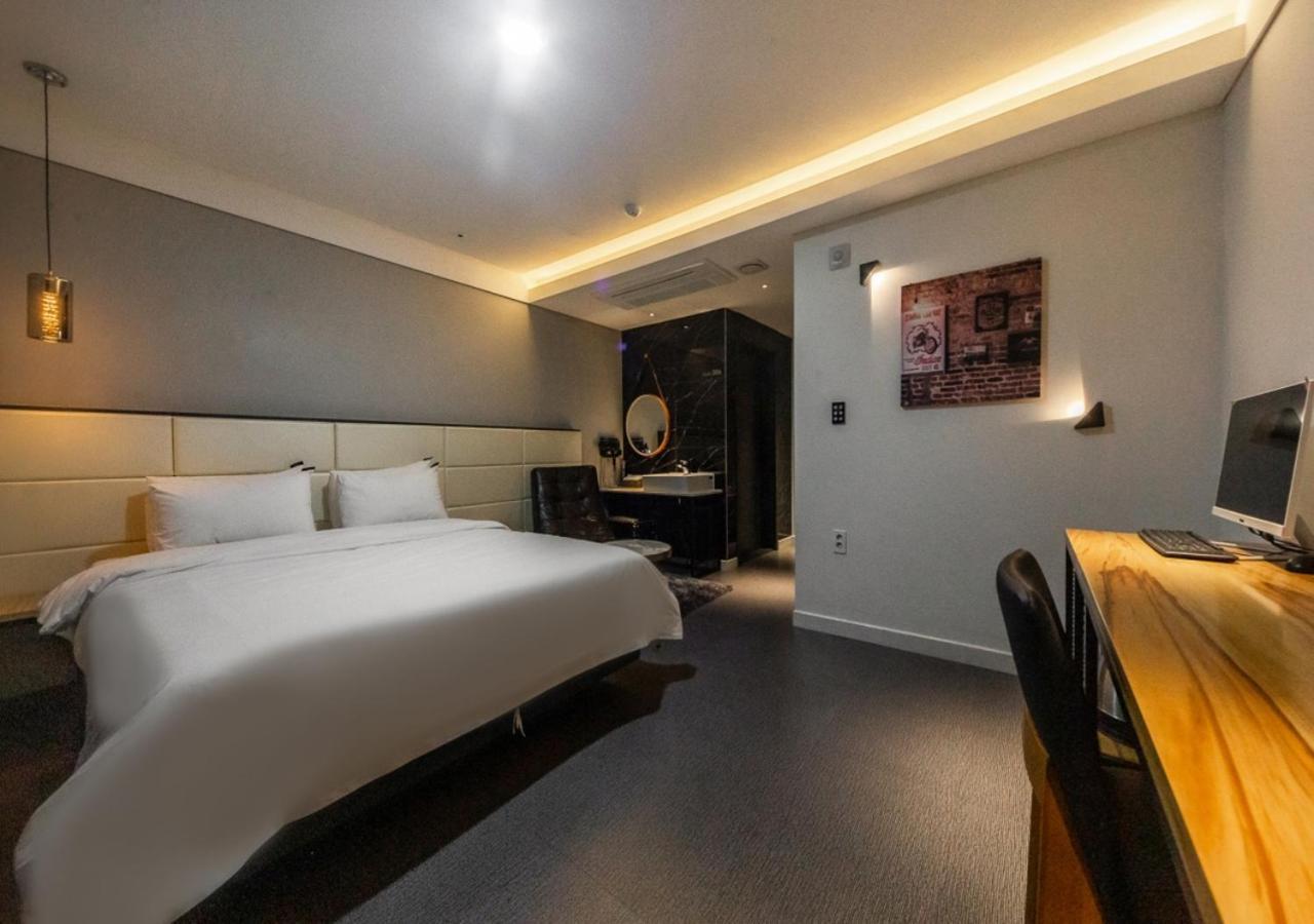 West In Hotel Yeosu Bagian luar foto