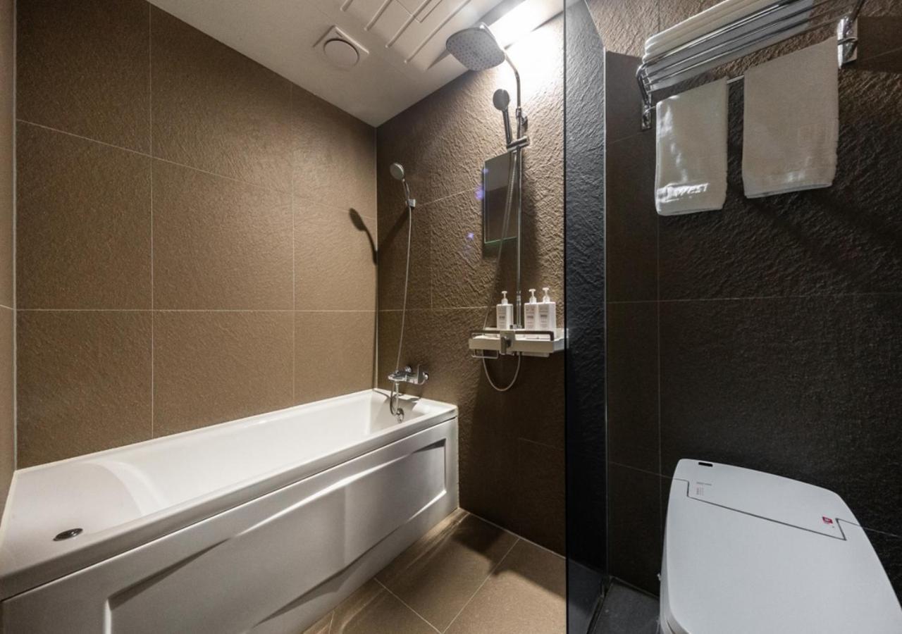 West In Hotel Yeosu Bagian luar foto