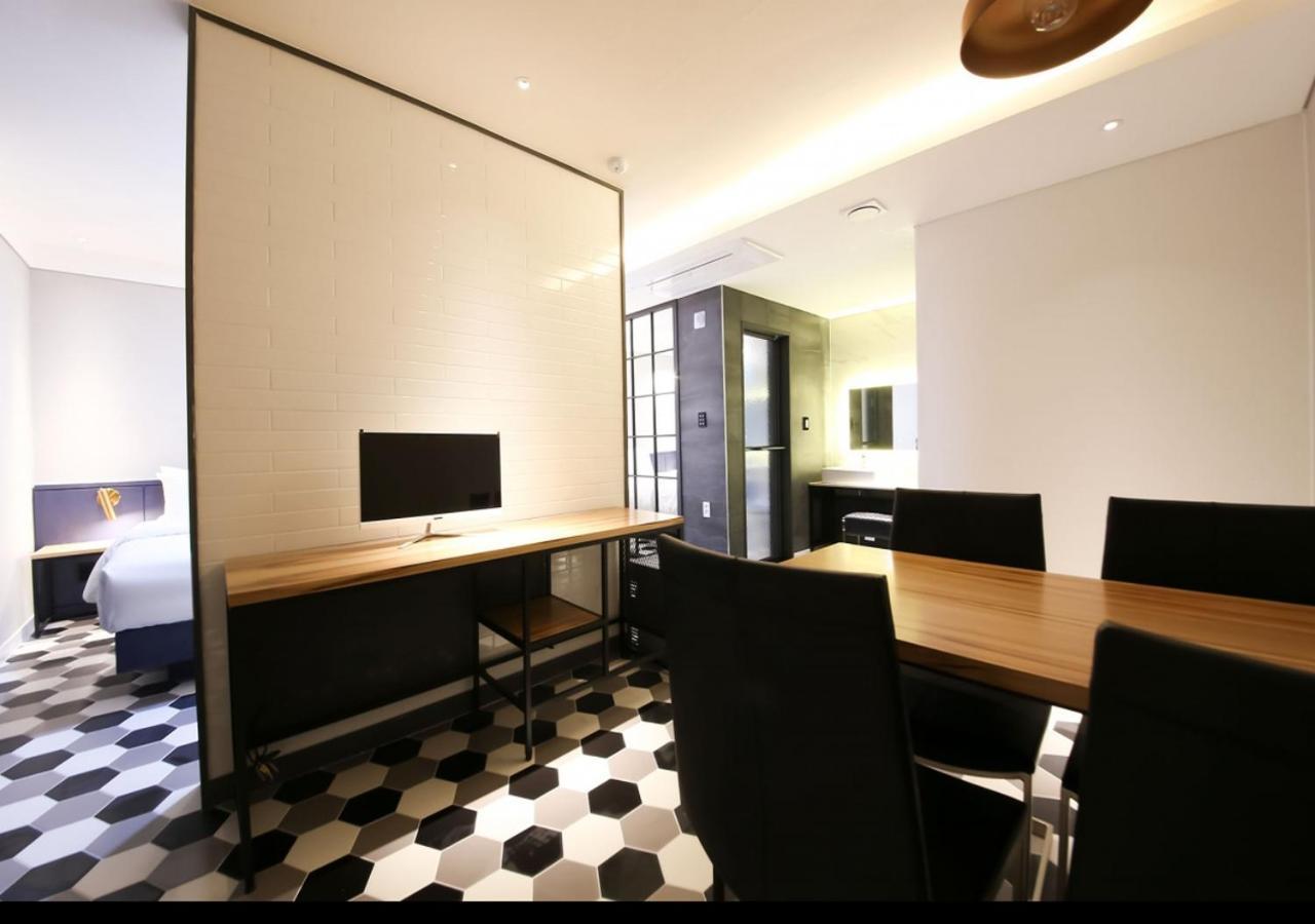 West In Hotel Yeosu Bagian luar foto