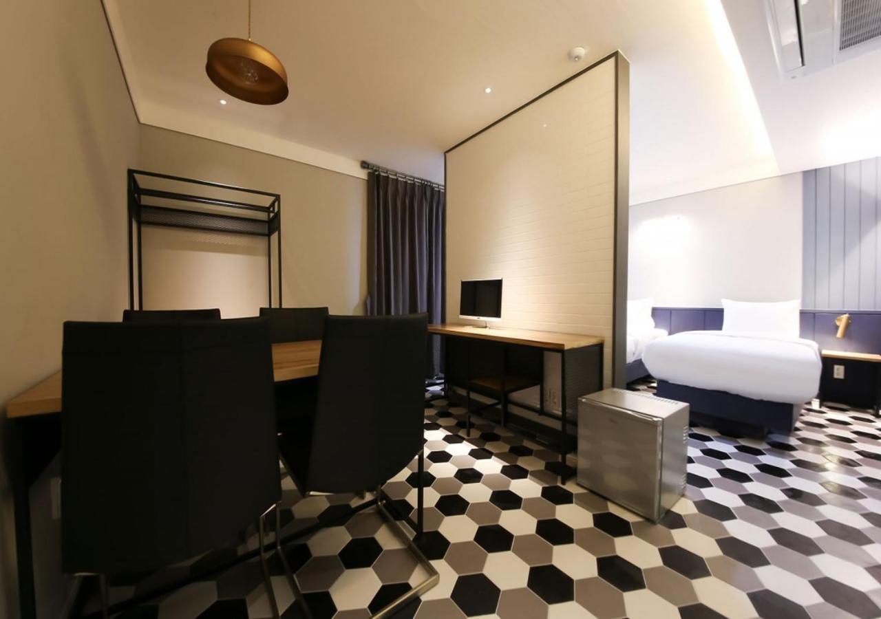 West In Hotel Yeosu Bagian luar foto