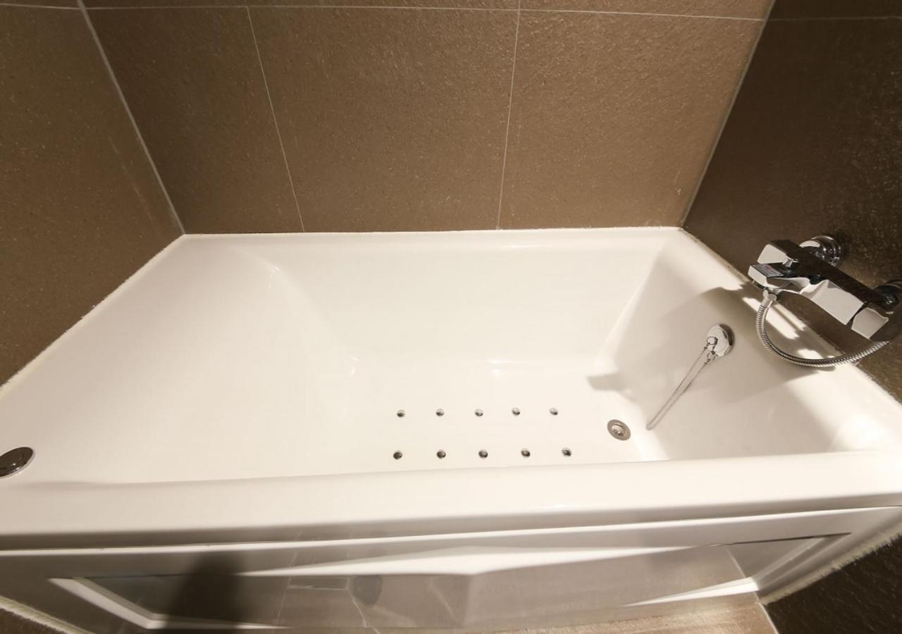 West In Hotel Yeosu Bagian luar foto